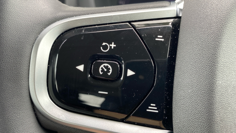 Volvo XC60 2.0 B5P Plus Dark 5dr AWD Geartronic Petrol Estate